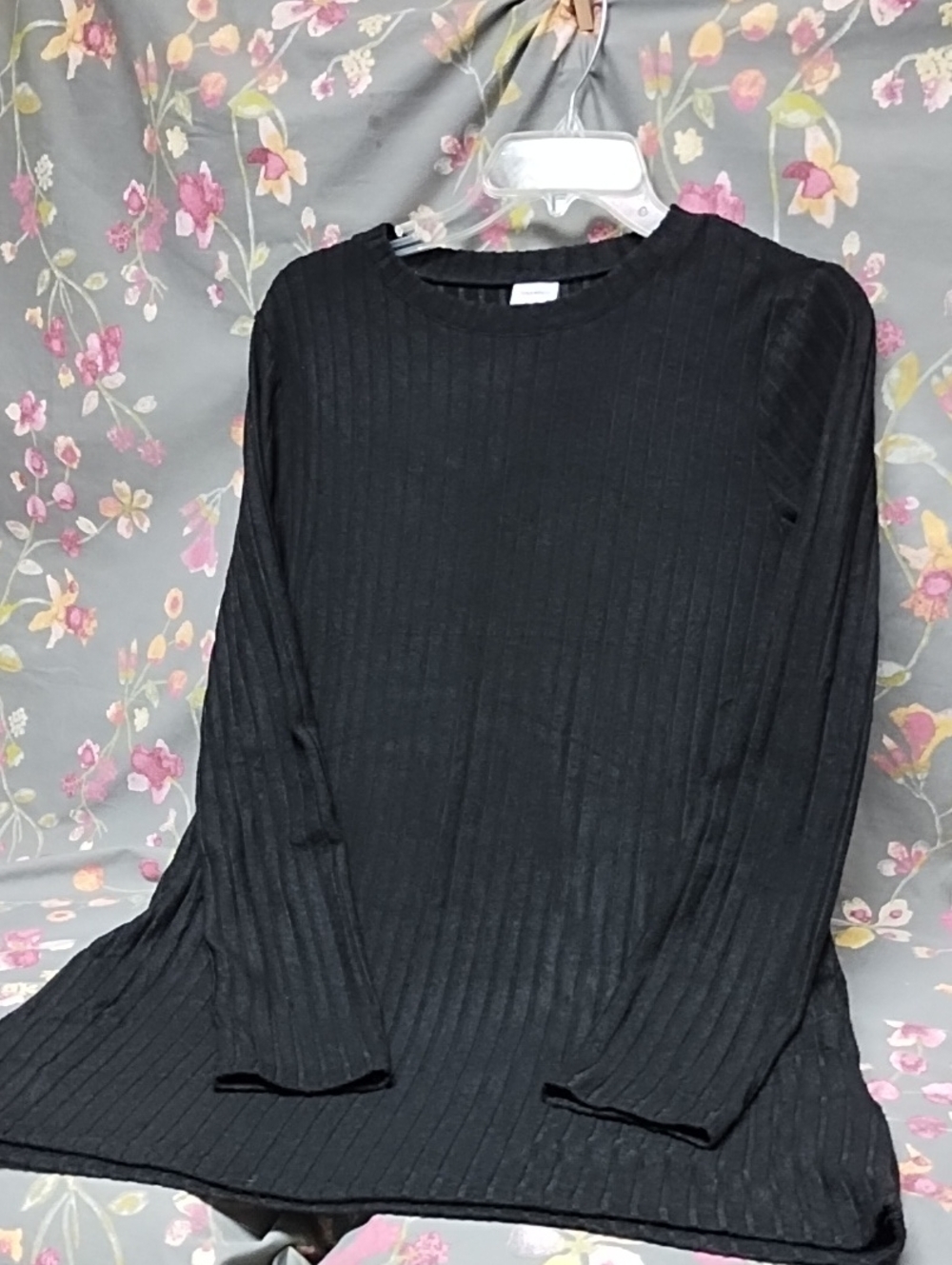 Women’sLightweight Soft Black Ribbed Crewneck Sweater